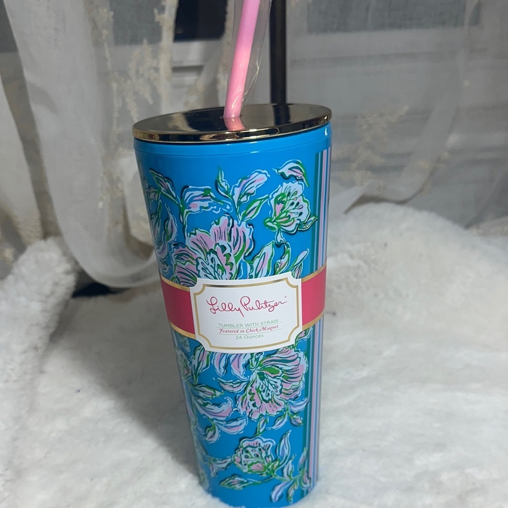 Lilly Pulitzer 24 ounce plastic tumbler in chick magnet print